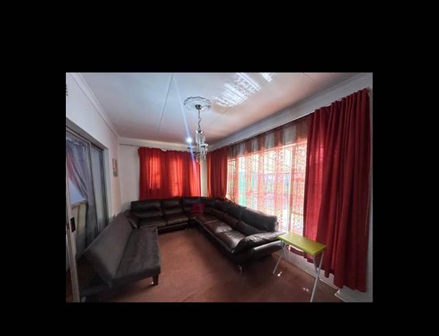 4 bed property to rent in ALLEN GROVE
